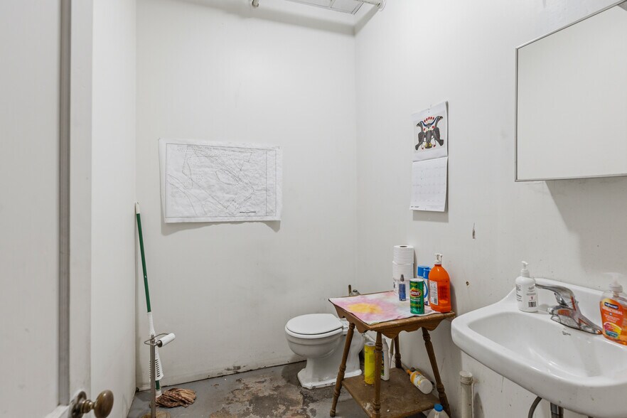 More Photos Of 36 Carpenter Street St, Keene Office For Sale
