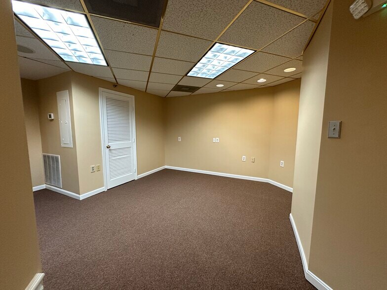 More Photos Of 305 Harrison St, Leesburg Medical For Lease