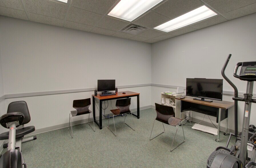 More Photos Of 224 E Main St, Ottawa Office For Sale