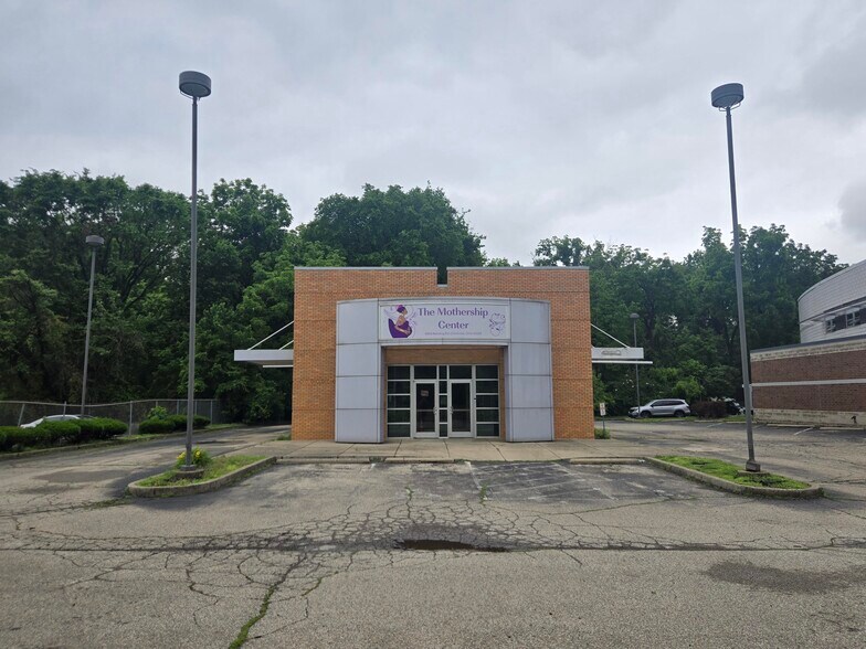 Primary Photo Of 4365 Reading rd, Cincinnati Bank For Lease