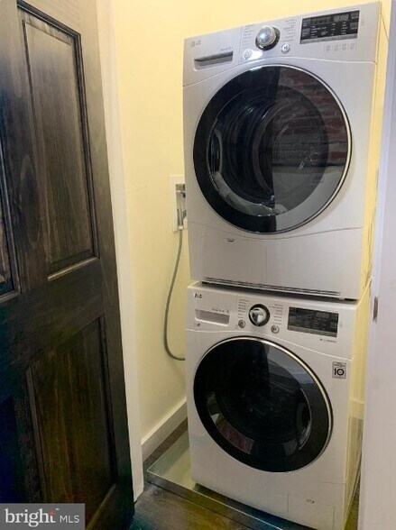 More Photos Of 833 N Market St, Wilmington Office Residential For Sale