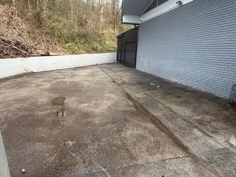 More Photos Of 3920 Hixson Pike, Chattanooga Auto Repair For Lease