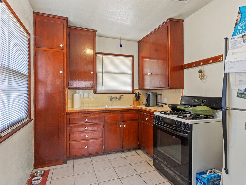 More Photos Of 331 Allen Ave, Glendale Multifamily For Sale