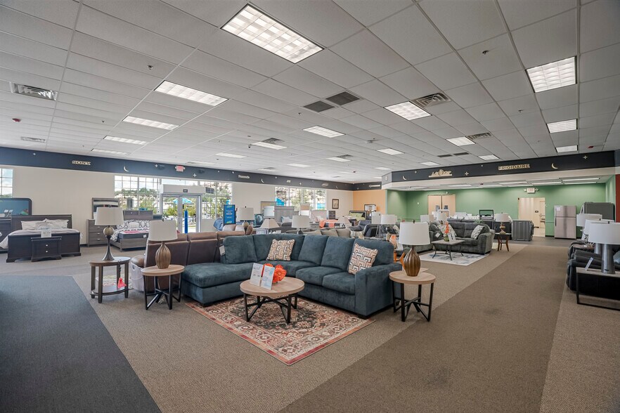 More Photos Of 1219 Gail Gardner Way, Prescott Freestanding For Lease