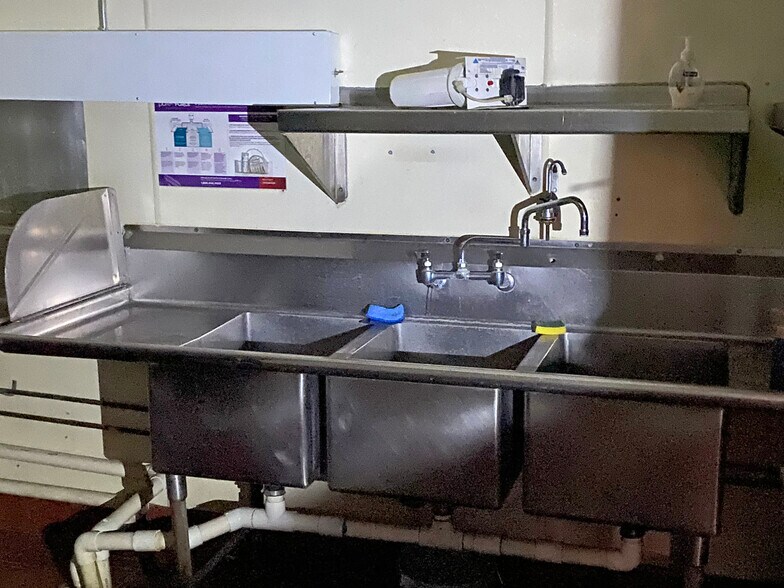 More Photos Of 9696 Magnolia Ave, Riverside Restaurant For Lease