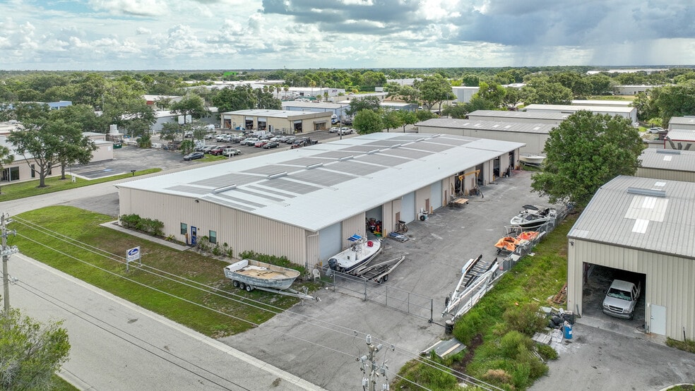 More Photos Of 1960-1974 Whitfield Park Ave, Sarasota Warehouse For Lease