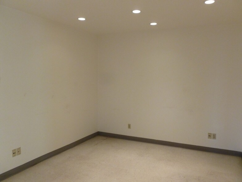 More Photos Of 8319 Chiles Industrial Av, Red Deer Warehouse For Sale