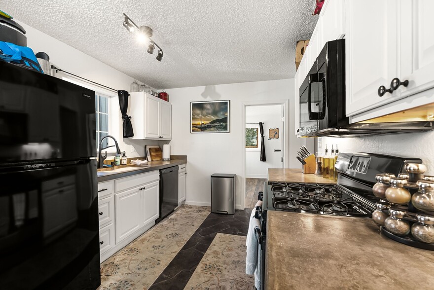 More Photos Of 501 N 4th Ave, Sandpoint Hotel For Sale