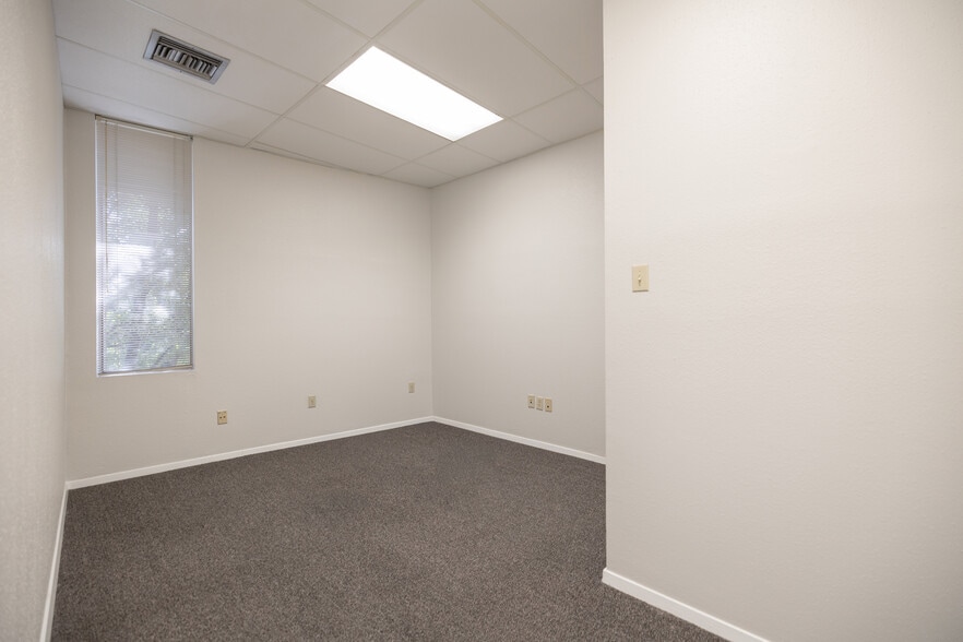 More Photos Of 3925 N I-10 Service Rd, Metairie Office For Lease