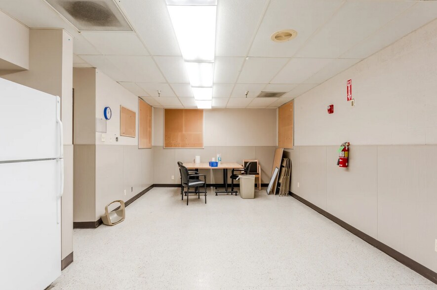 More Photos Of 4500 Commercial St SE, Salem Freestanding For Lease