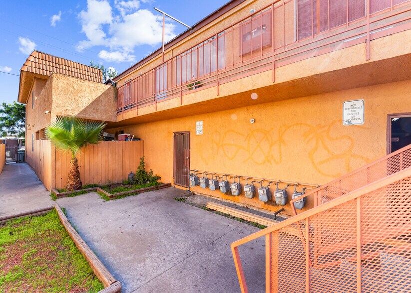 More Photos Of 1410 French St, Santa Ana Apartments For Sale