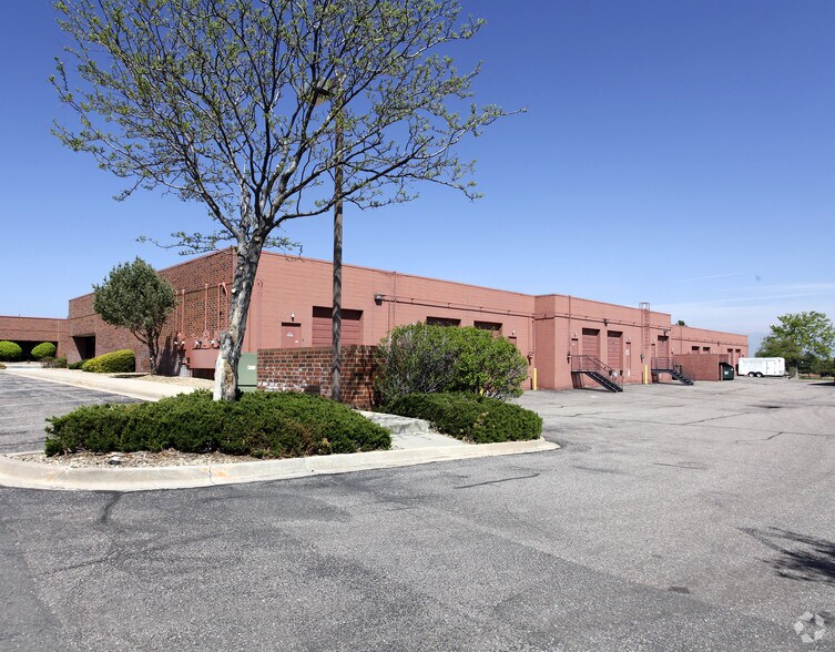 More Photos Of 7012 S Revere Pky, Englewood Research And Development For Lease