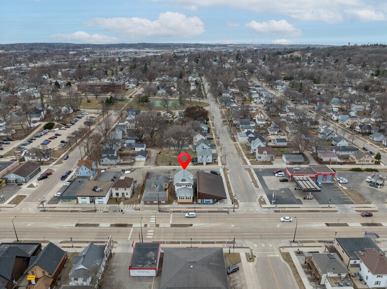 More Photos Of 917 Broadway Ave N, Rochester Medical For Sale