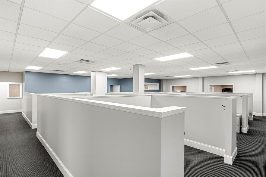 More Photos Of 222 Pearl St, New Albany Office Residential For Lease