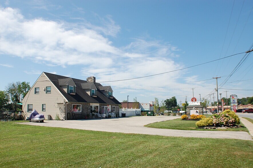 More Photos Of 1835 Delmar Dr, Folcroft Freestanding For Lease