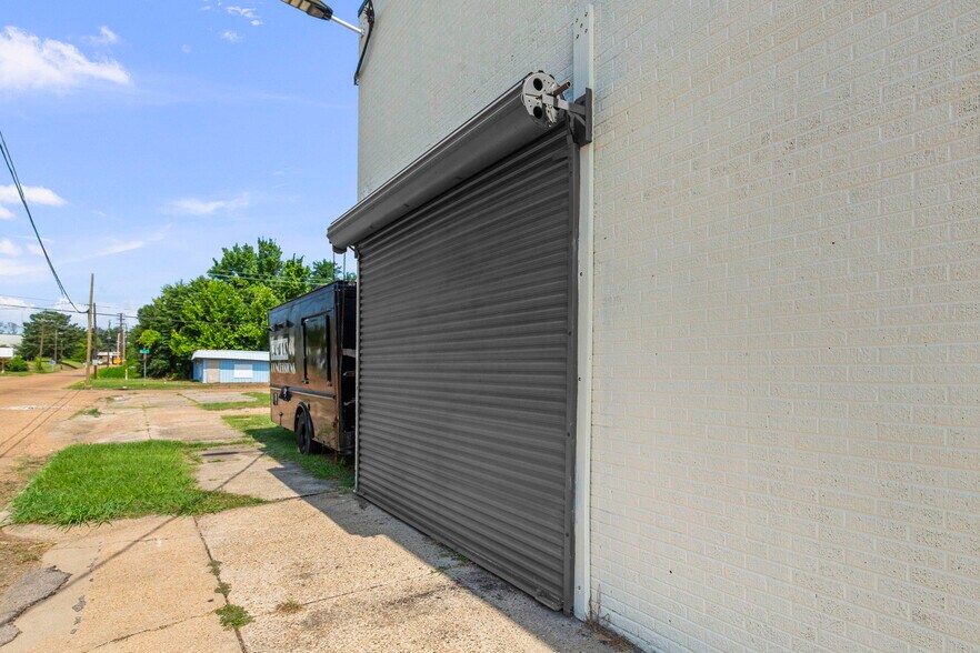 More Photos Of 110 E South St, Jackson Bar For Sale