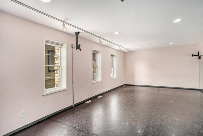 More Photos Of 813 Bethlehem Pike, Erdenheim Medical For Lease