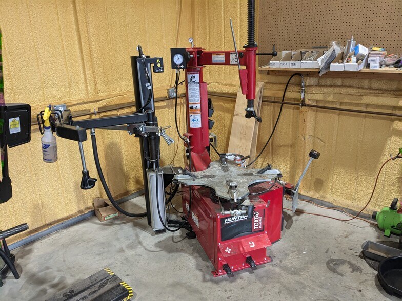 More Photos Of 11468 Black Jack Rd, Cumby Auto Repair For Sale