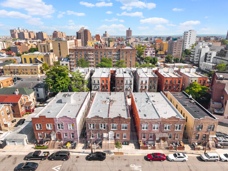 More Photos Of 18 Brighton 4th Ter, Brooklyn Apartments For Sale