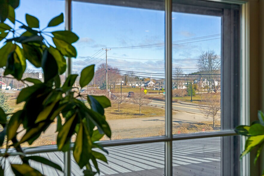 More Photos Of 1037 Wiscasset rd, Boothbay Flex For Sale