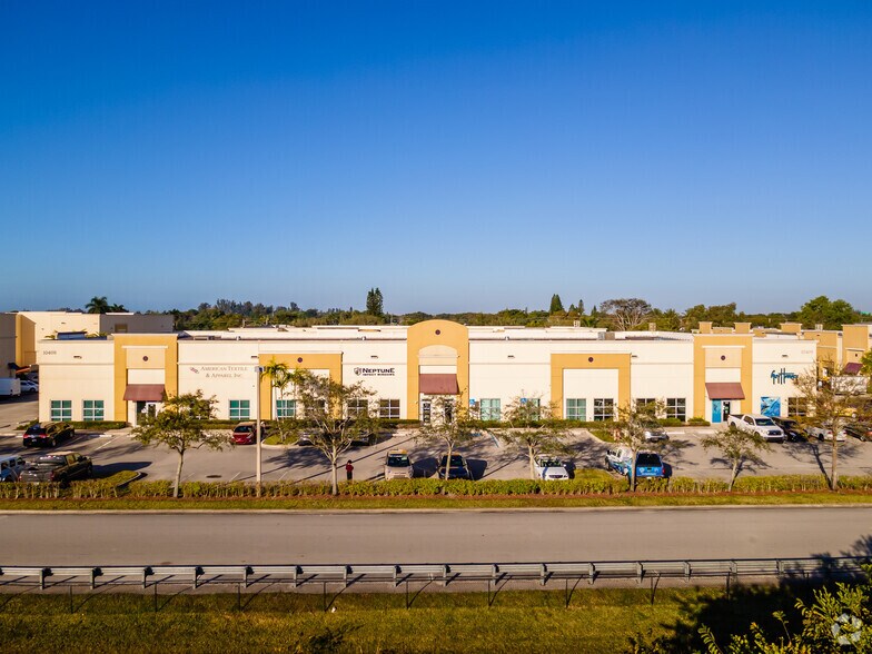 More Photos Of 10408 W State Road 84, Davie Warehouse For Lease