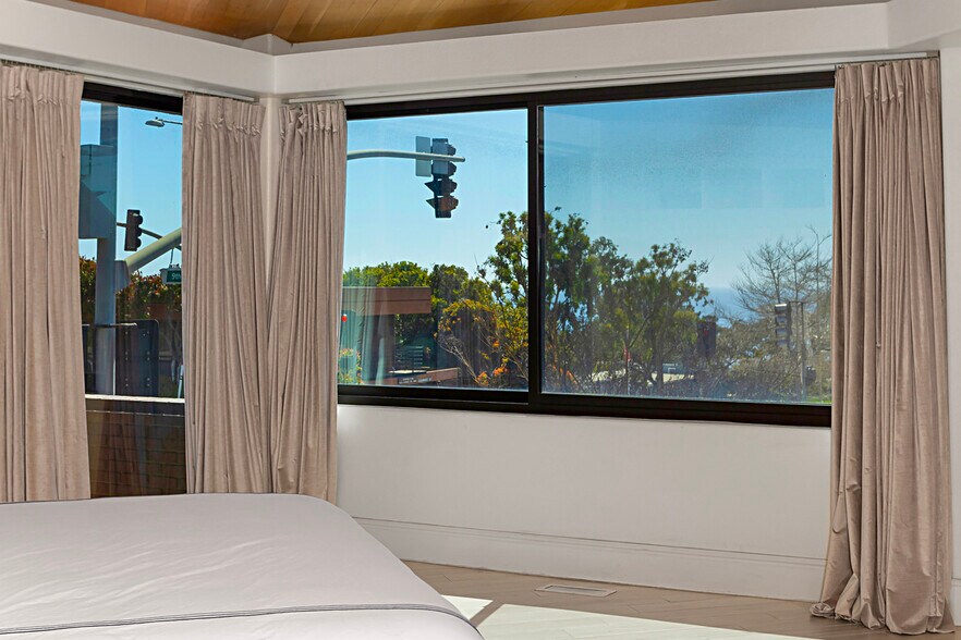 More Photos Of 915 Camino del Mar, Del Mar Office Residential For Lease