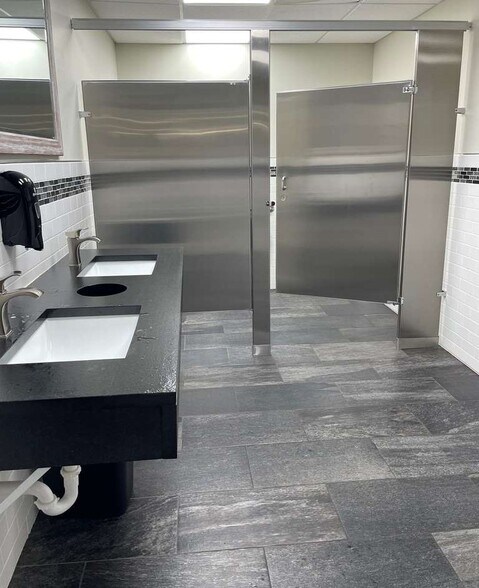 More Photos Of 110-114 S Rum River Dr, Princeton General Retail For Lease