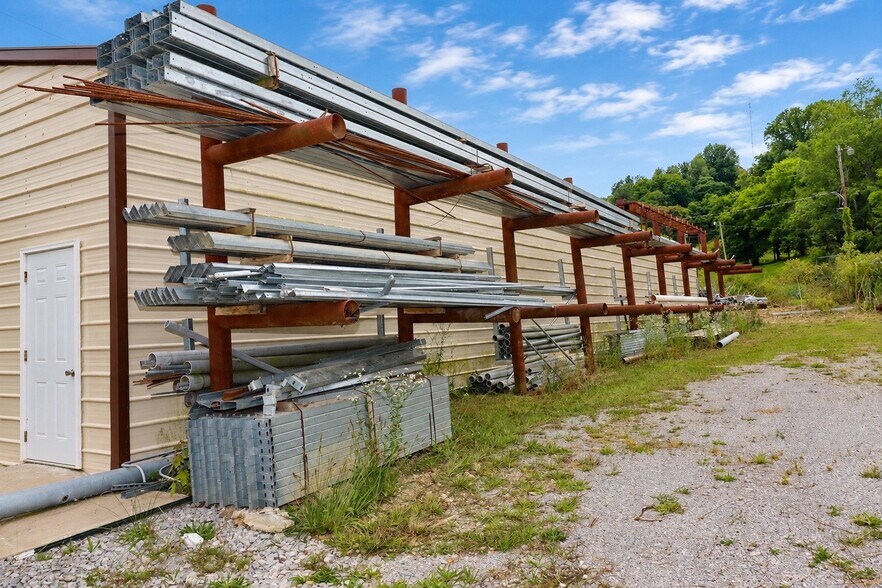 More Photos Of 2335 Columbia Hwy, Pulaski Office For Sale
