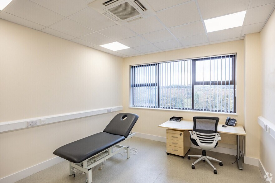 More Photos Of 6 Darby Clos, Swindon Coworking Space