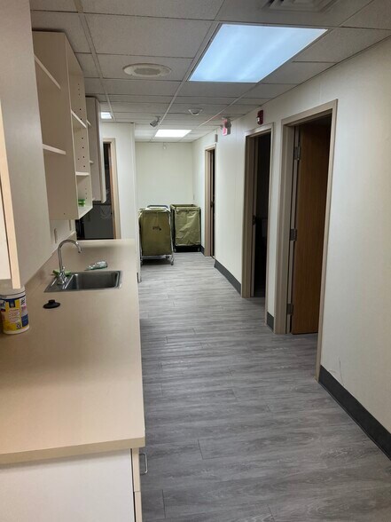 More Photos Of 6685 Merchants Way, Morrow Medical For Lease