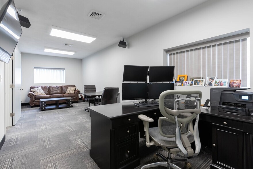 More Photos Of 210 Orchard St, Fayetteville Office For Sale