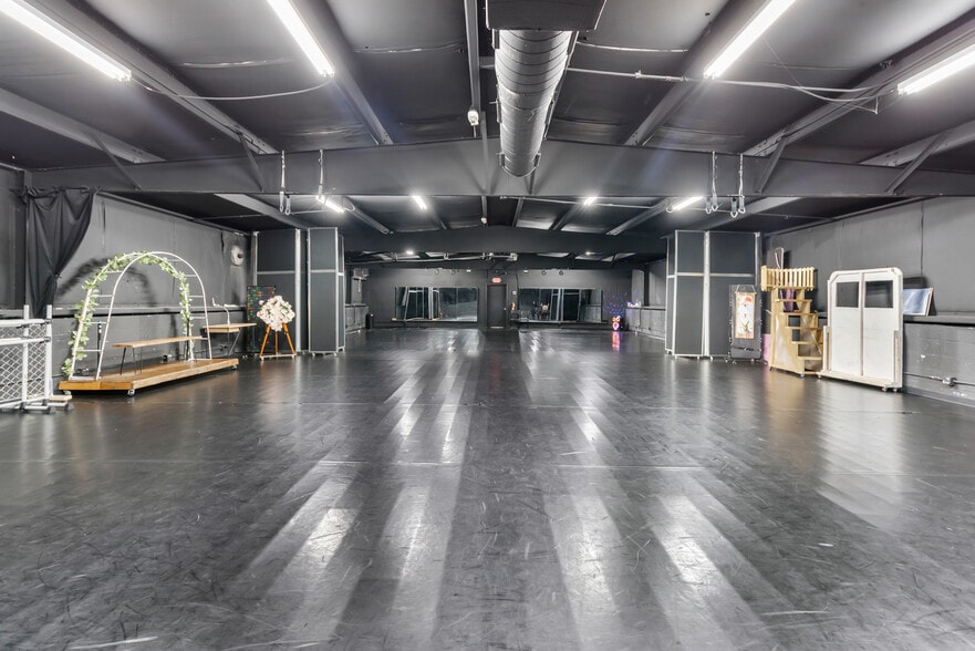 More Photos Of 1725 Northpark Dr, Kingwood Auto Repair For Sale