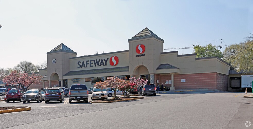 Primary Photo Of 900-972 King Edward Ave W, Vancouver Supermarket For Lease