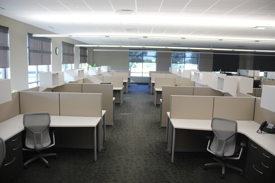 More Photos Of 1450 N Center Point Rd, Hiawatha Office For Lease