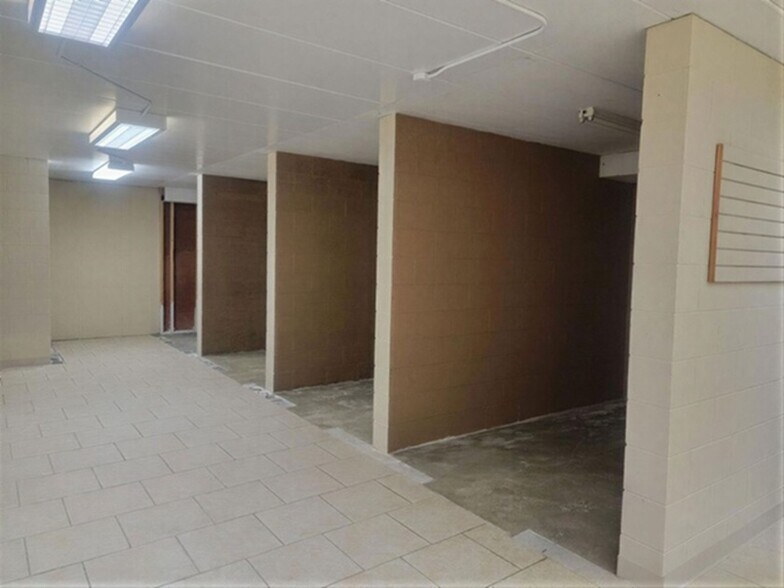 More Photos Of 115 W Upham St, Marshfield Flex For Sale