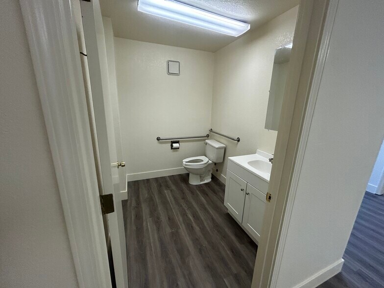 More Photos Of 3941 Holly Dr, Tracy Warehouse For Lease