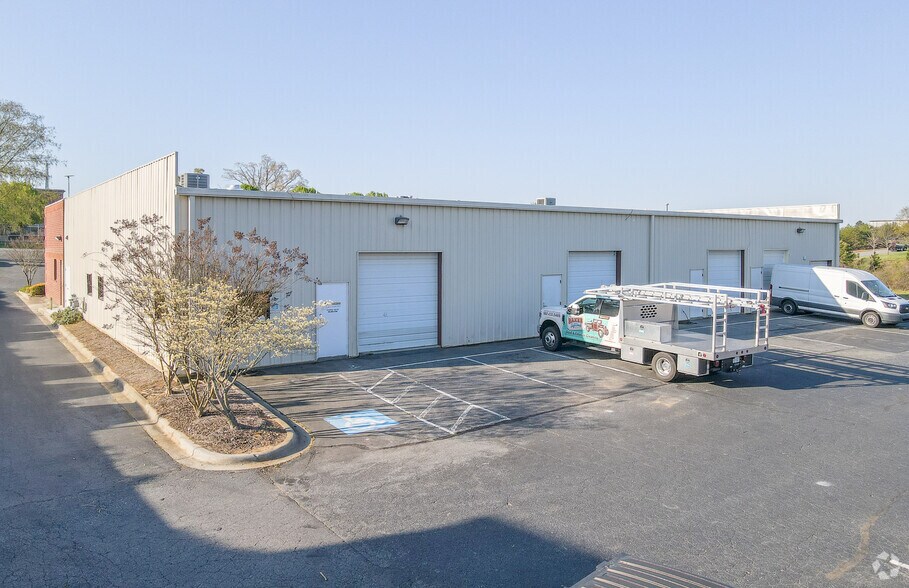More Photos Of 128 Overhill Dr, Mooresville Light Distribution For Lease