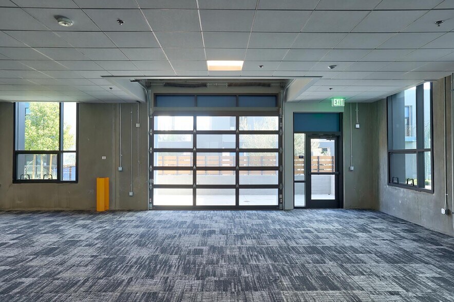 More Photos Of 3085 N Hollywood Way, Burbank Loft Creative Space For Lease