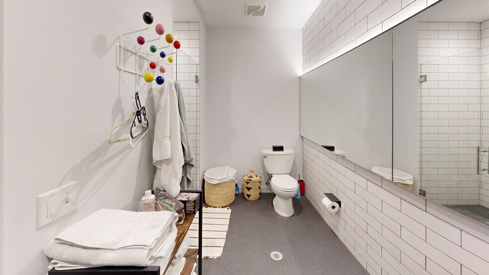 More Photos Of 1643 N Milwaukee Ave, Chicago Office For Lease