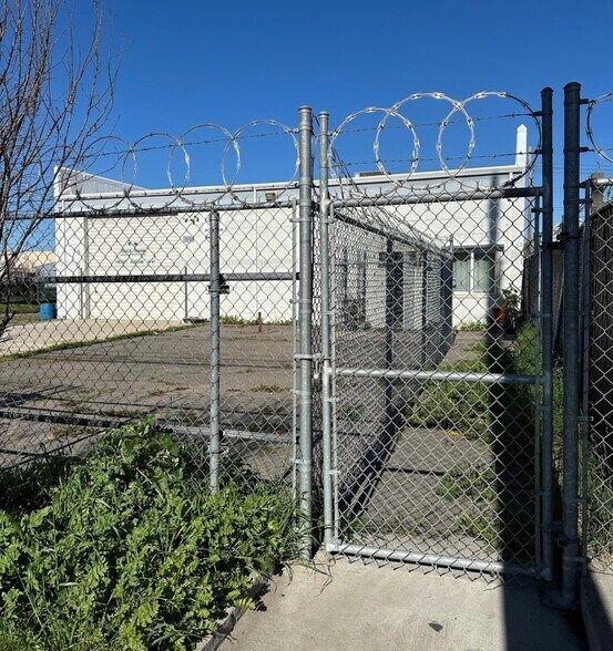 More Photos Of 3641-3645 51st Ave, Sacramento Warehouse For Lease