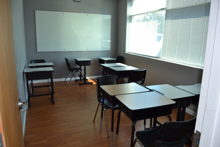 More Photos Of 316 Tennent Rd, Morganville Office For Lease