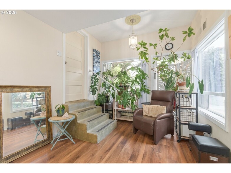 More Photos Of 1492 Pearl St, Eugene Office For Sale