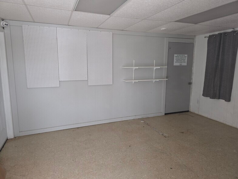 More Photos Of 320 S Taylor Rd, Watonga Warehouse For Sale