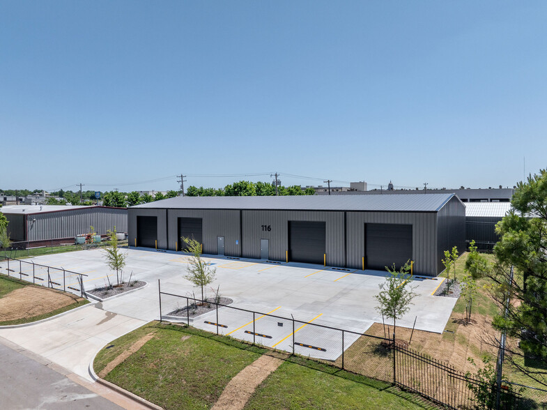 More Photos Of 116 NE 37th St, Oklahoma City Warehouse For Lease