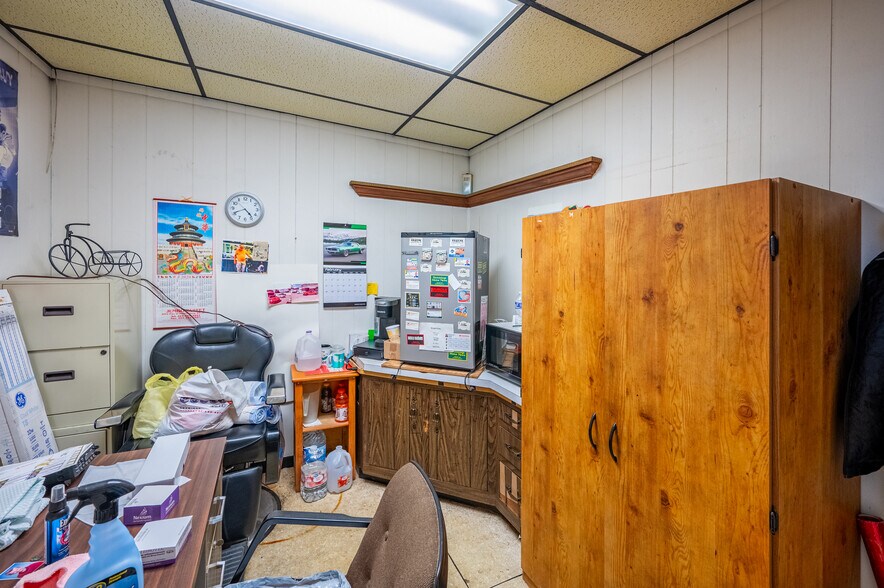 More Photos Of 2815 Grand Central Ave, Vienna General Retail For Sale
