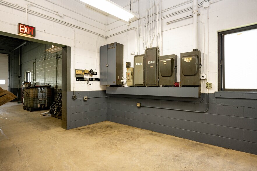 More Photos Of 170 Bennington Dr, Rochester Manufacturing For Lease