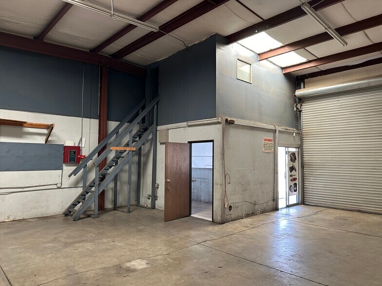 More Photos Of 9345 Jellico St, Hesperia Auto Repair For Lease