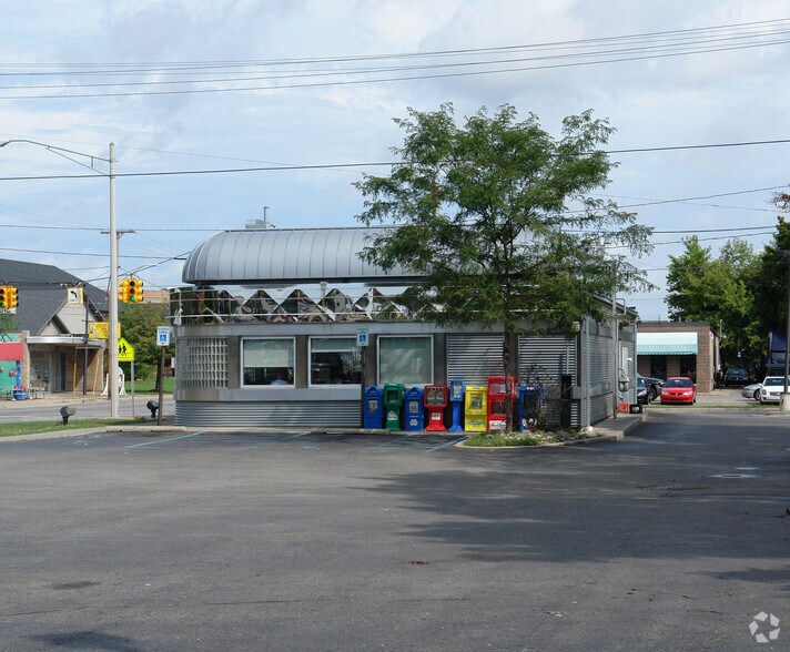 More Photos Of 2211 S Cedar St, Lansing Restaurant For Sale