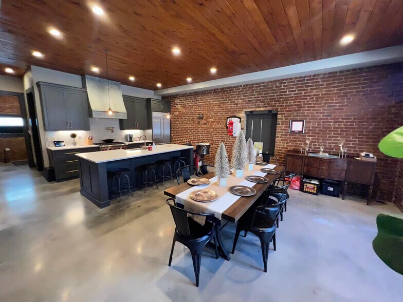 More Photos Of 534 2nd St, Macon-Bibb Storefront Retail Office For Sale