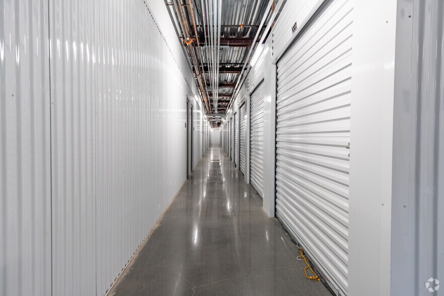 More Photos Of 6615 Stewart Rd, Galveston Self Storage For Lease